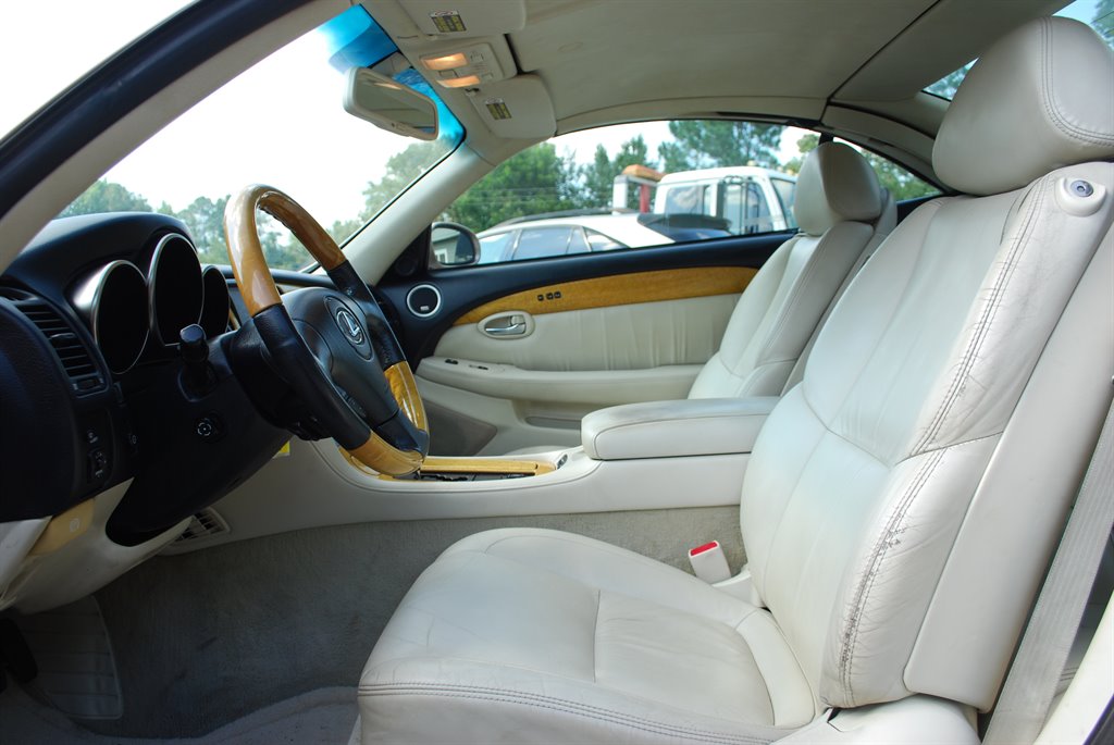 2005 Lexus SC 430 photo 2