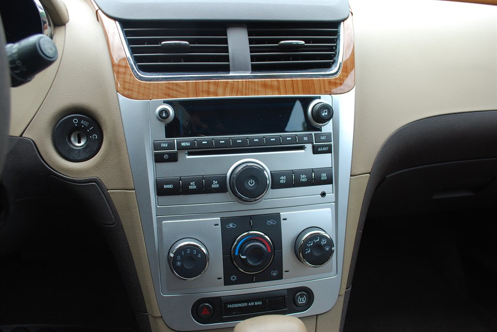 2010 Chevrolet Malibu 1LT - Photo 21