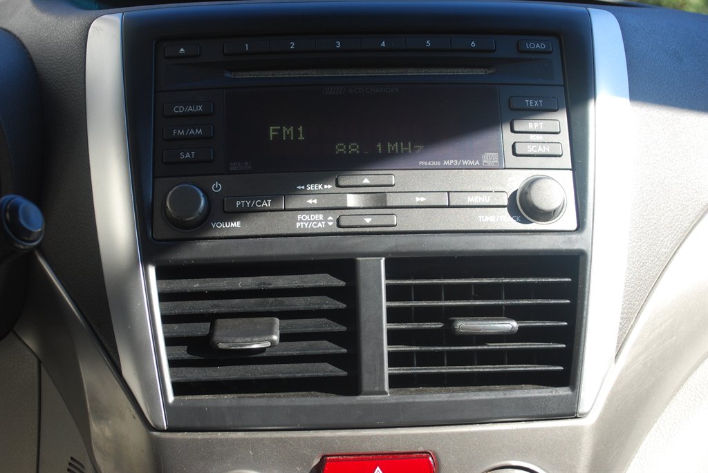 2010 Subaru Forester X Limited - Photo 8